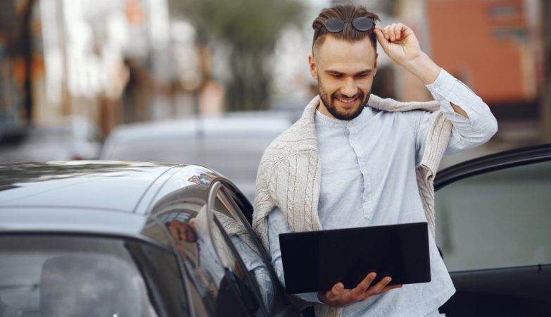 Mașinile autonome și închirierile auto din Cluj, un calendar realist
